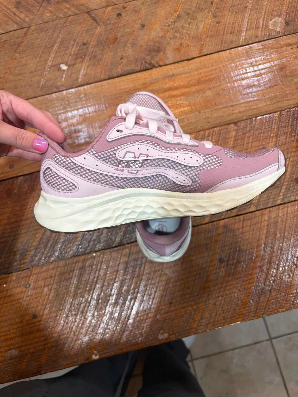 New Balance Pink  Fresh Foam Arishi V4 Tiralux, EUC!! Size 8.5